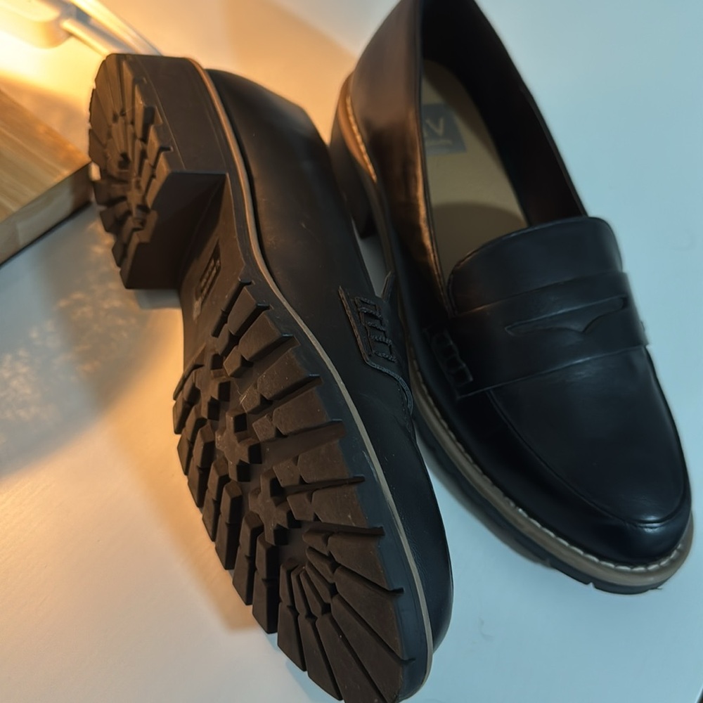 Black women’s size 8.5 Dolce Vita loafers - Picture 3 of 3
